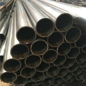 再好的鍍鋅鋼管產(chǎn)品假如放置不妥的話都會呈現(xiàn)生銹